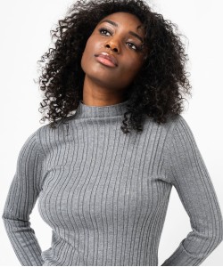 Pull en maille côtelée à col montant femme